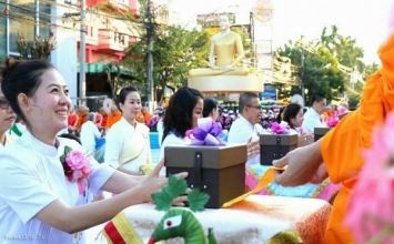 Thái Lan: Chùm ảnh 10.000 chư tôn đức Tăng già hành hương khất thực tại Chiangmai
